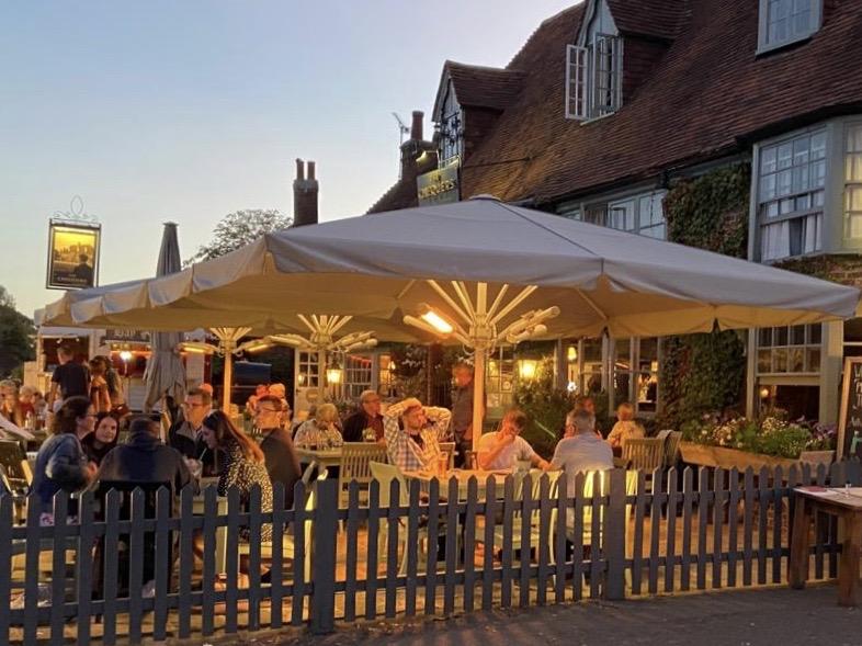 chequers_on_the_green_1_0.jpeg
